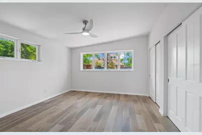 528 Key Royale Drive, Holmes Beach, FL 34217 - Photo 25
