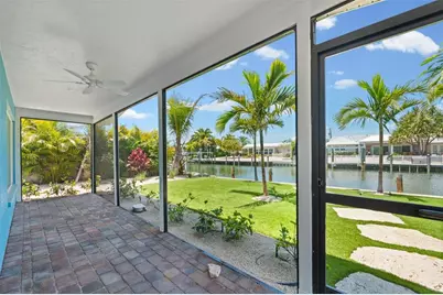 528 Key Royale Drive, Holmes Beach, FL 34217 - Photo 37