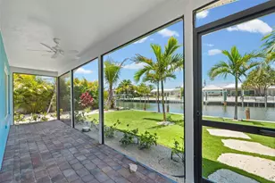 528 Key Royale Dr, Holmes Beach, FL 34217 - Photo 37