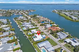 528 Key Royale Dr, Holmes Beach, FL 34217 - Photo 53