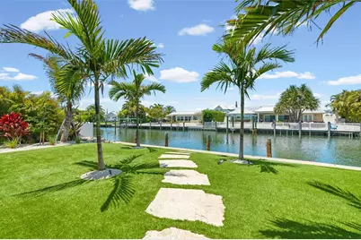 528 Key Royale Drive, Holmes Beach, FL 34217 - Photo 43