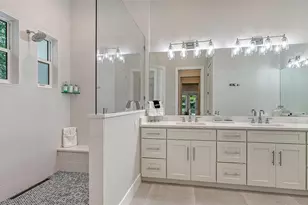 1537 Siesta Dr, Sarasota, FL 34239 - Photo 45