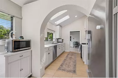301 26th Street W, Bradenton, FL 34205 - Photo 17