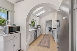301 26th St W, Bradenton, FL 34205 - Photo 17