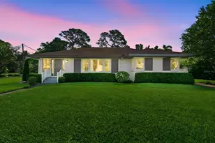 301 26th St W, Bradenton, FL 34205 - Photo 1