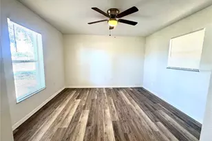 307 27th St E, Palmetto, FL 34221 - Photo 5
