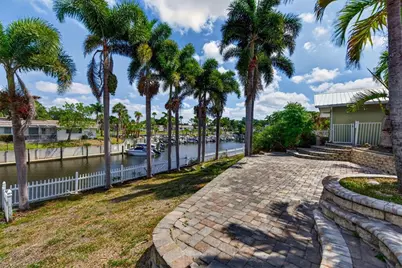 2555 Constitution Boulevard, Sarasota, FL 34231 - Photo 37
