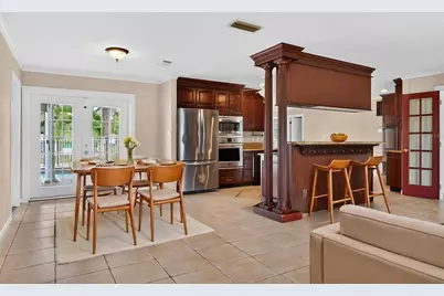 2555 Constitution Boulevard, Sarasota, FL 34231 - Photo 9