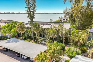 1515 Pelican Point Dr, Sarasota, FL 34231 - Photo 3