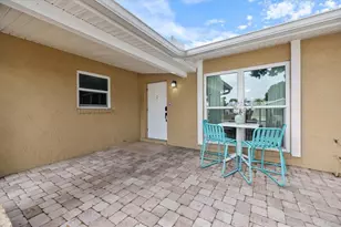 818 Plum Tree Ln, Sarasota, FL 34243 - Photo 3