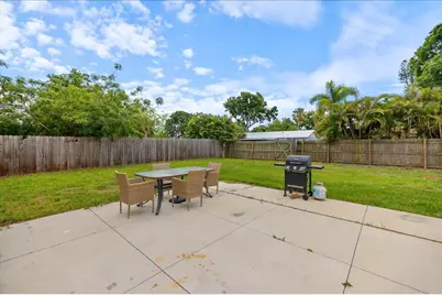 818 Plum Tree Lane, Sarasota, FL 34243 - Photo 33