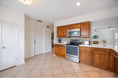818 Plum Tree Lane, Sarasota, FL 34243 - Photo 5