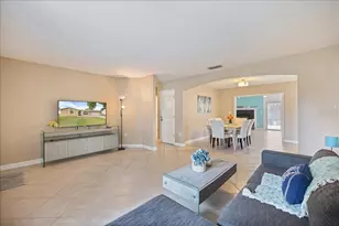 818 Plum Tree Ln, Sarasota, FL 34243 - Photo 13