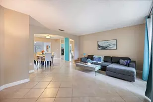 818 Plum Tree Ln, Sarasota, FL 34243 - Photo 11
