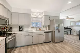 2902 Captiva Gardens Dr, Sarasota, FL 34231 - Photo 13