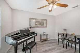 2902 Captiva Gardens Dr, Sarasota, FL 34231 - Photo 17