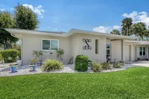 2902 Captiva Gardens Dr, Sarasota, FL 34231 - Photo 7