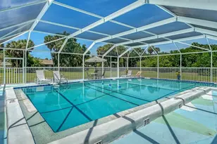 2902 Captiva Gardens Dr, Sarasota, FL 34231 - Photo 5