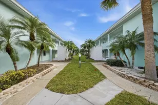 611 Gulf Dr N, Bradenton Beach, FL 34217 - Photo 1