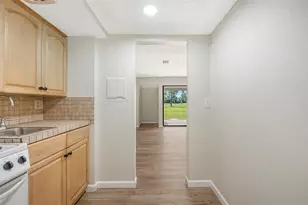 3569 Longmeadow, Sarasota, FL 34235 - Photo 9
