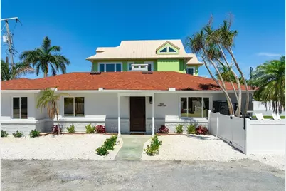 118 9th Street N, Bradenton Beach, FL 34217 - Photo 35