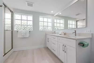 118 9th Street N, Bradenton Beach, FL 34217 - Photo 17