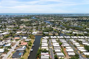 2330 Riverbluff Pkwy, Sarasota, FL 34231 - Photo 37