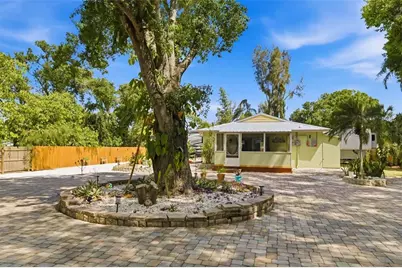 2549 19th Street, Sarasota, FL 34234 - Photo 1