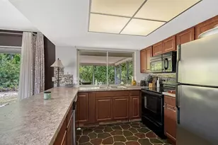 2436 Breakwater Cir, Sarasota, FL 34231 - Photo 9