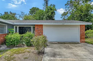 2436 Breakwater Cir, Sarasota, FL 34231 - Photo 3