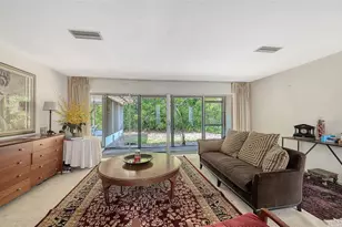 2436 Breakwater Cir, Sarasota, FL 34231 - Photo 5