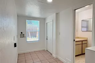 2847 Oak St, Sarasota, FL 34237 - Photo 13
