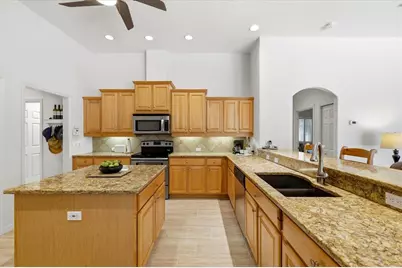 10010 Cherry Hills Avenue Circle, Bradenton, FL 34202 - Photo 11