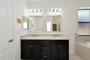 5587 Foxtail Palm Ln, Sarasota, FL 34233 - Photo 23