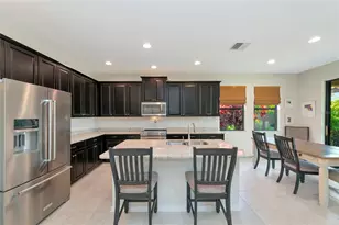 5587 Foxtail Palm Ln, Sarasota, FL 34233 - Photo 9