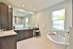 7808 34th Ct E, Sarasota, FL 34243 - Photo 9