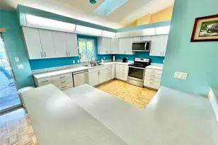 98 Hourglass Dr, Venice, FL 34293 - Photo 13