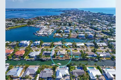 512 Key Royale Drive, Holmes Beach, FL 34217 - Photo 21