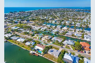 512 Key Royale Drive, Holmes Beach, FL 34217 - Photo 11