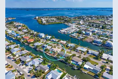 512 Key Royale Drive, Holmes Beach, FL 34217 - Photo 19