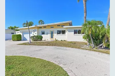 512 Key Royale Drive, Holmes Beach, FL 34217 - Photo 3