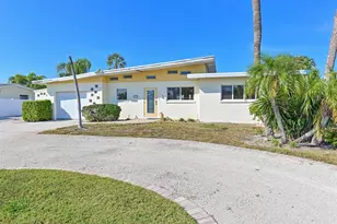512 Key Royale Dr, Holmes Beach, FL 34217 - Photo 3