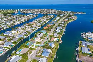 512 Key Royale Dr, Holmes Beach, FL 34217 - Photo 17