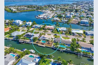 512 Key Royale Drive, Holmes Beach, FL 34217 - Photo 23