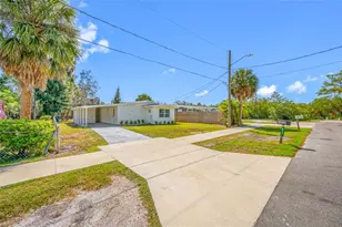 6908 11th Ave E, Palmetto, FL 34221 - Photo 7