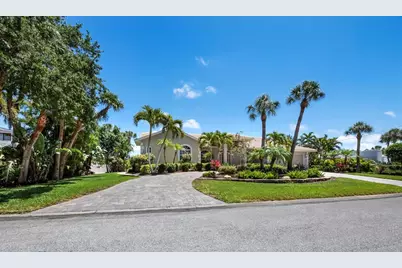 819 Paradise Way, Sarasota, FL 34242 - Photo 3