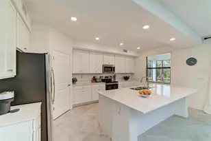 5687 N Honore Ave, Sarasota, FL 34243 - Photo 9