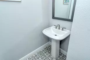 2300 Lindstrom St, Sarasota, FL 34237 - Photo 35