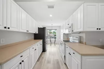 7660 Sweetbay Circle, Bradenton, FL 34203 - Photo 11