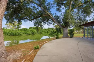 425 Driftwood Rd, Venice, FL 34293 - Photo 3